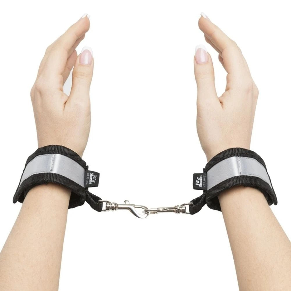 Fifty Shades of Grey The Official Pleasure Collection Hard Limits Restraint Kit Yatak Bağlama Seti